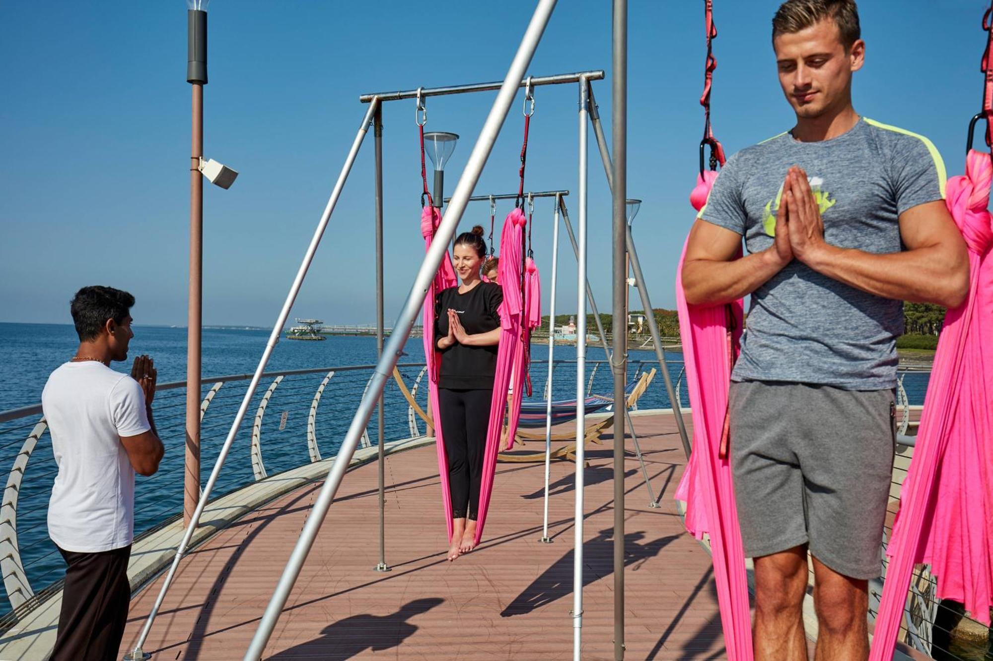 패러그래프 리조트 앤 스파 셰크베틸리, 오토그래프 컬렉션 외부 사진 Aerial yoga