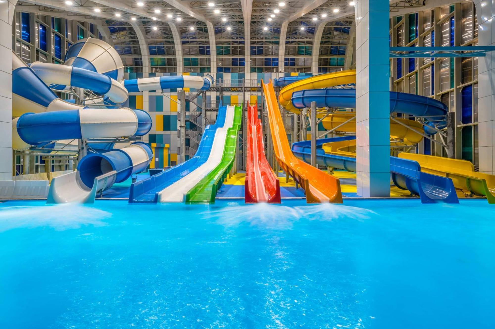 패러그래프 리조트 앤 스파 셰크베틸리, 오토그래프 컬렉션 외부 사진 Water slides at the water park