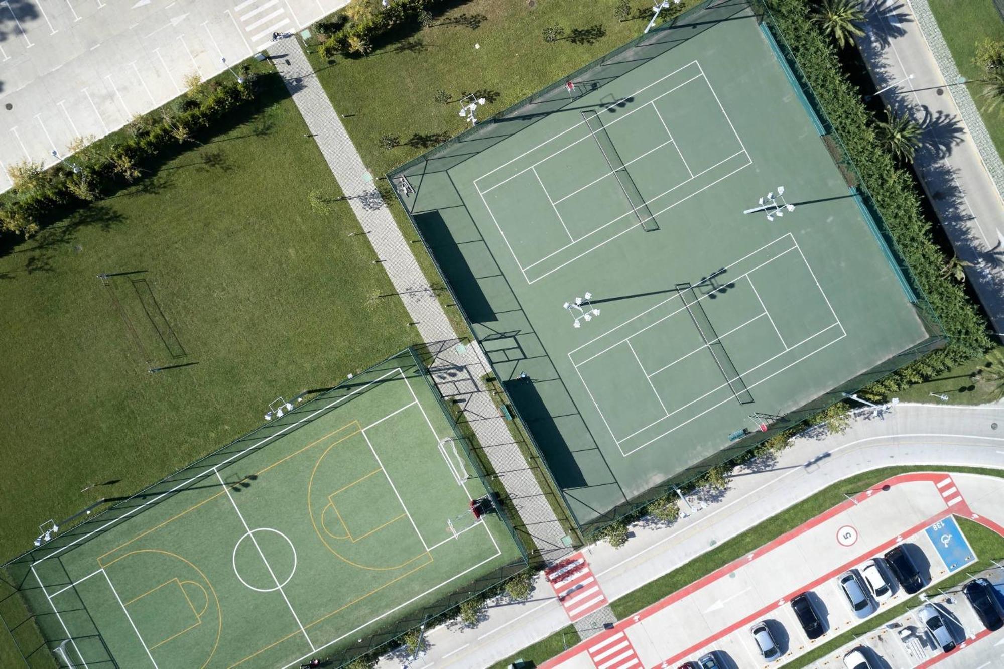 패러그래프 리조트 앤 스파 셰크베틸리, 오토그래프 컬렉션 외부 사진 Tennis courts at the University of Miami